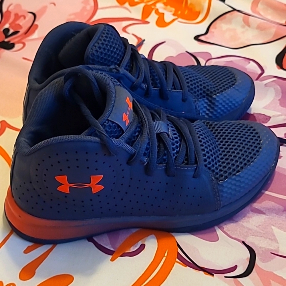 SOLD Under Armour Basketball Shoes Size 2 Y Blue - Picture 1 of 7